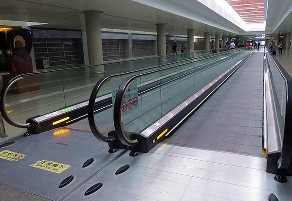 火車站自動人行道